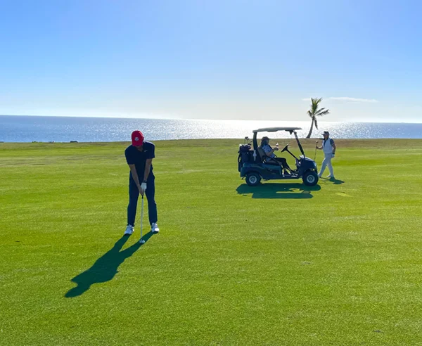 Silvesterreise Gran Canaria. Golfplatz Meloneras, Loch 13, mit Sicht auf das Meer